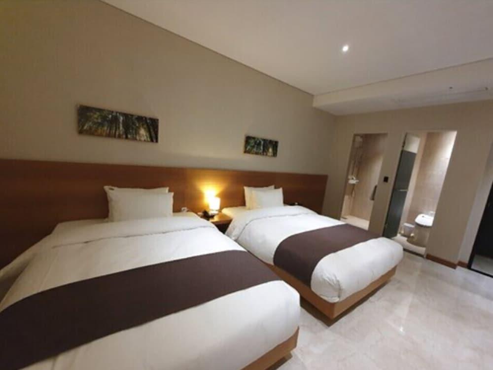 Benikea Hotel Yangsan Exterior foto